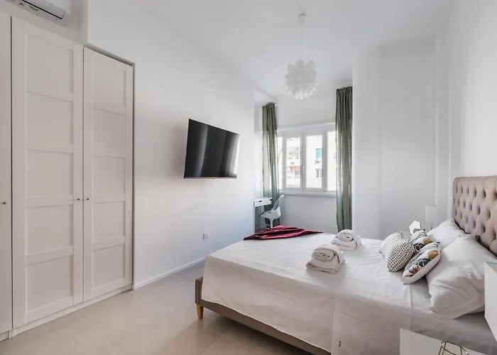 The Rent - Bright Near Pigneto Appartement